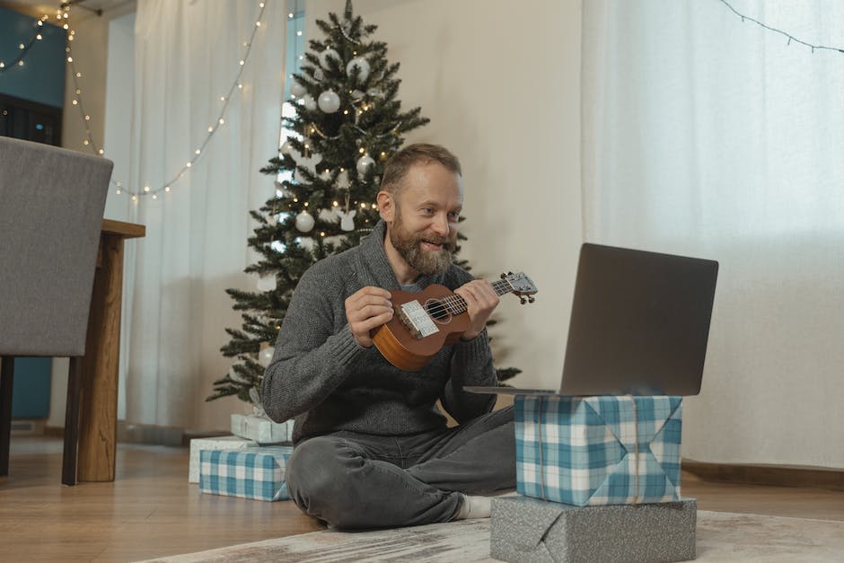 Weihnachtsmann bringt Geschenke am Weihnachtsabend