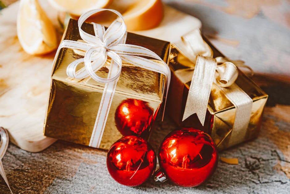 Geschenke zu Weihnachten als Symbol der Liebe und Freude