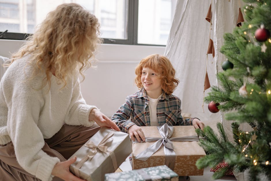 Wer muss in Finnland mit Geschenken überrascht werden?