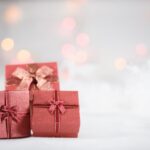 Geschenke zu Weihnachten in Polen durch Santa Claus verteilt