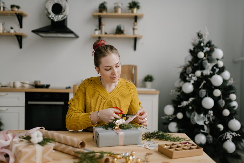 Verpacke runde Geschenke einfach und stilvoll